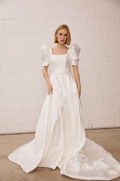 A-Linie aus Mikado mit Ärmeln