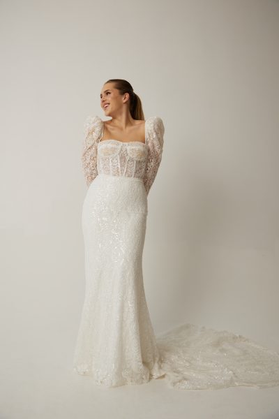 Kleid aus bestickten Perlen und Ärmeln