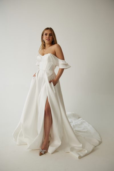 Kleid aus Mikado mit Trägervariation