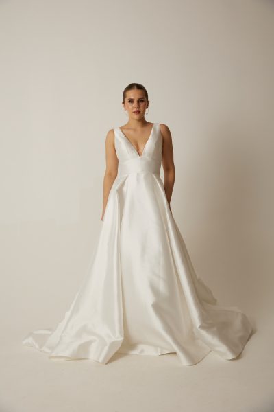 Kleid aus Mikado mit breiten Trägern