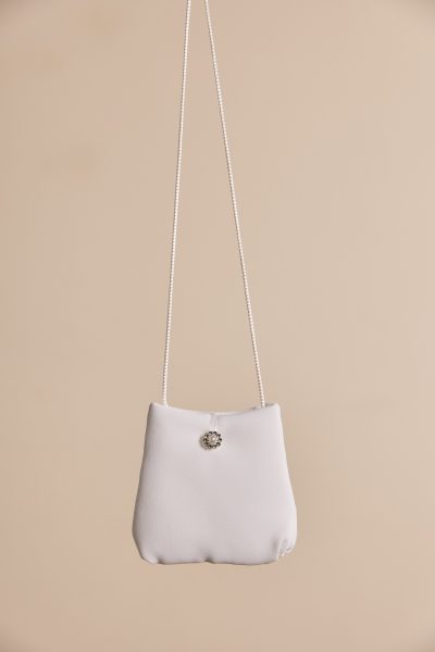 Tasche aus Crepe mit Knopf