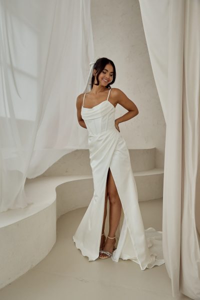 Kleid aus Soft Satin mit Spaghettiträgern