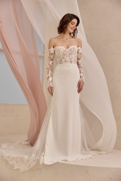 Kleid aus Crepe und Spitze mit Ärmeln