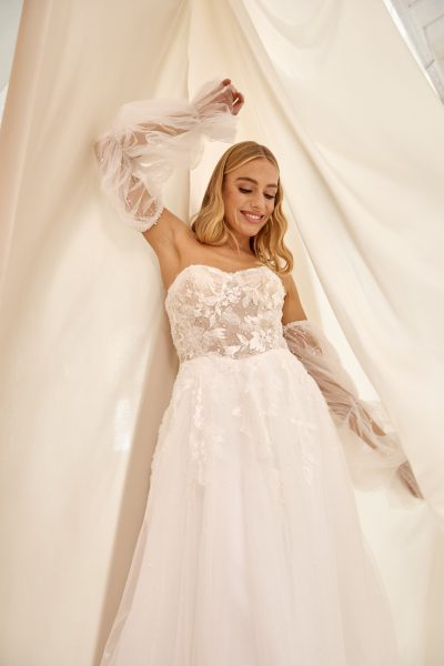 Kleid aus Spitze und Perlen, Add On: Ärmel