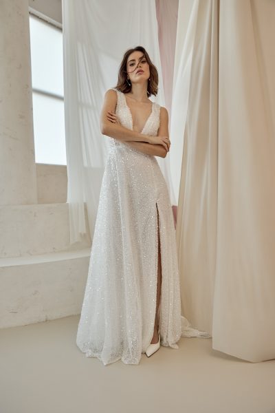 Pailettenkleid mit Schleppe und Schlitz