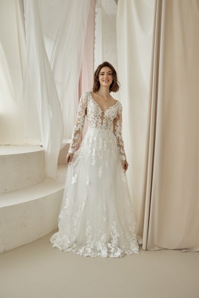 Kleid aus Spitze mit Unterrock aus Paillette