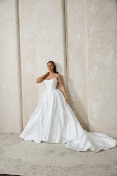 Kleid aus Light Mikado mit Corsage