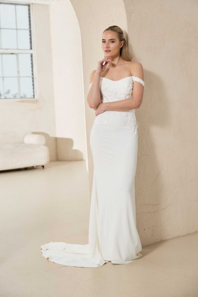 Kleid aus Crepe mit Spitze